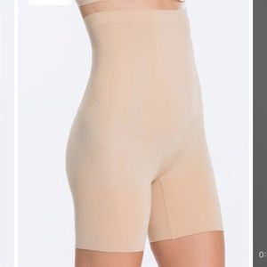 Spanx OnCore High Waisted Mid Thigh Shorts size Small